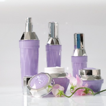 亞克力菱面乳液瓶 技術(shù)開發(fā)與美學(xué)設(shè)計兼?zhèn)涞幕瘖y品包裝解決方案